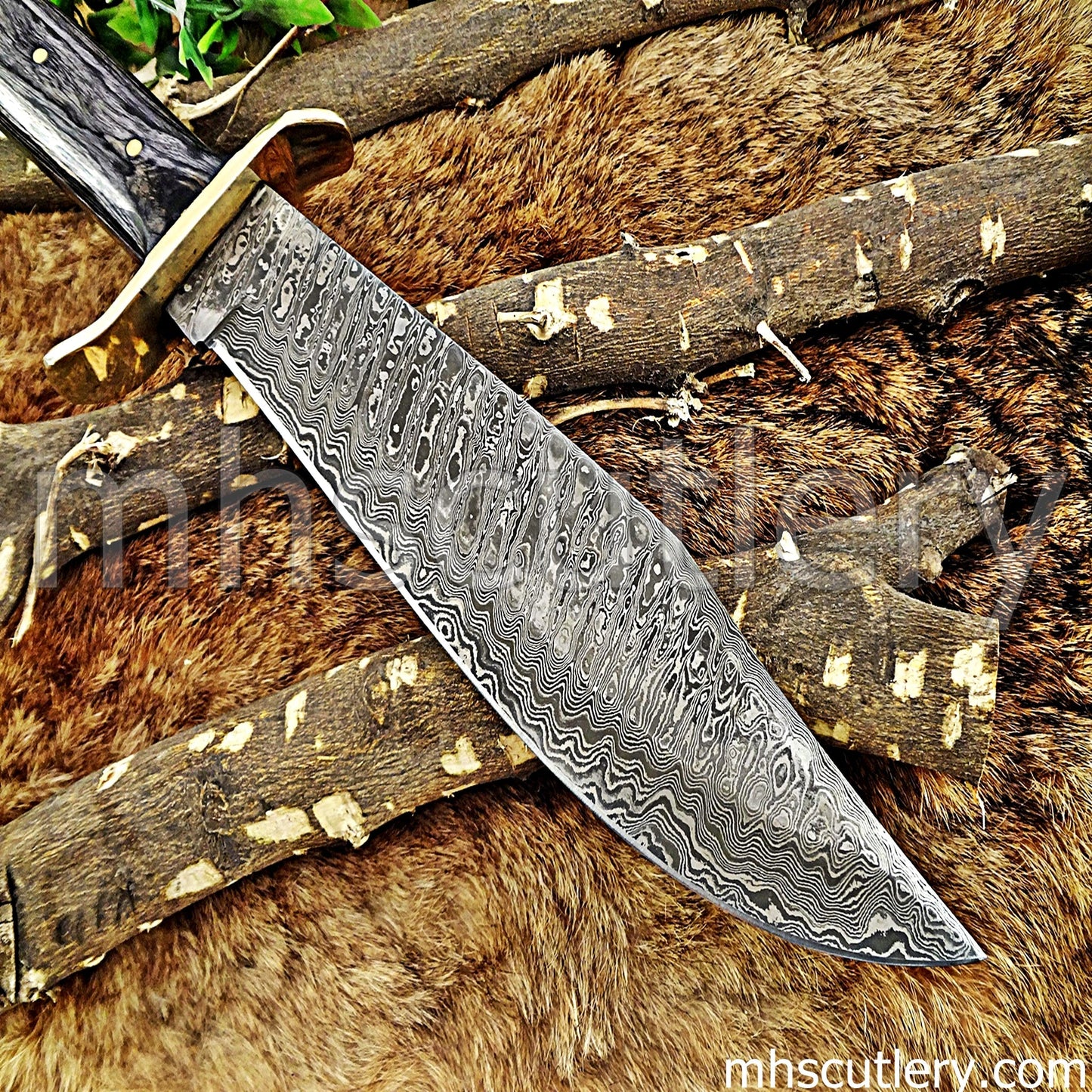 Damascus Steel Classic Hunters Bowie Knife