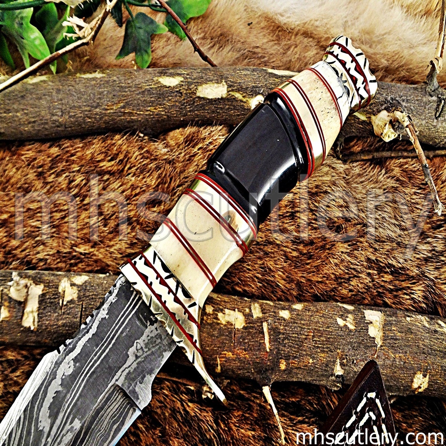 Damascus Steel Hunting Bowie Knife / Natural Handle