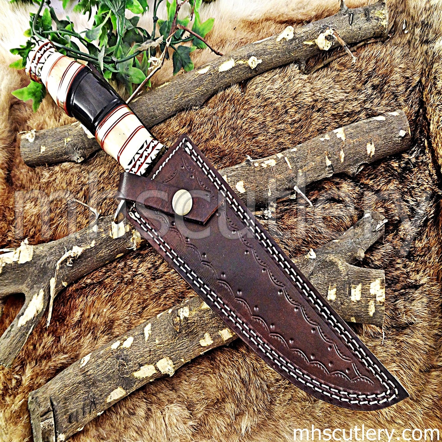 Damascus Steel Hunting Bowie Knife / Natural Handle