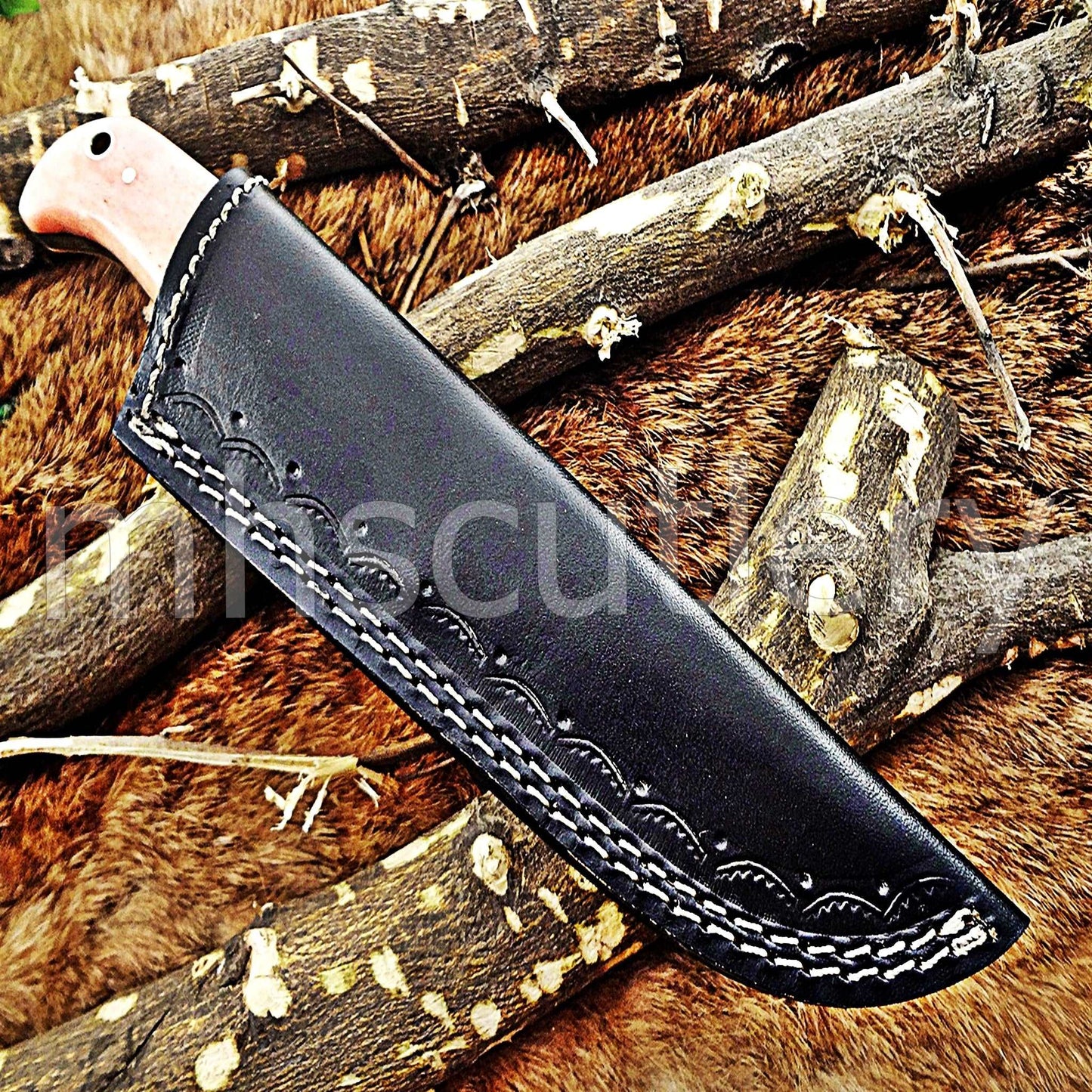 Custom Hand Forged Damascus Steel Hunter Skinner Knife / Pink Handle