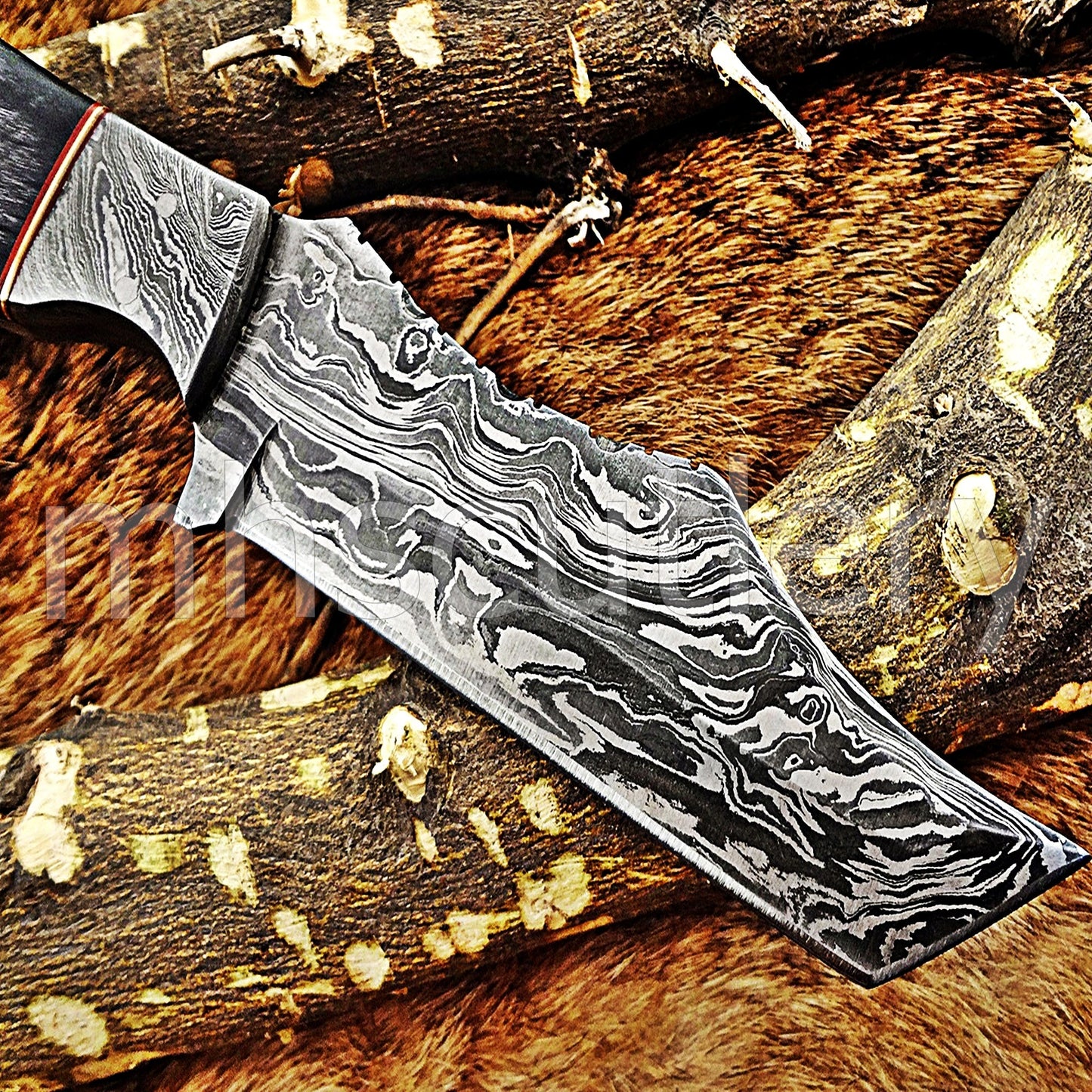 Damascus Steel Tanto Fixed Blade Hunter Skinner Knife / Bull Horn Handle