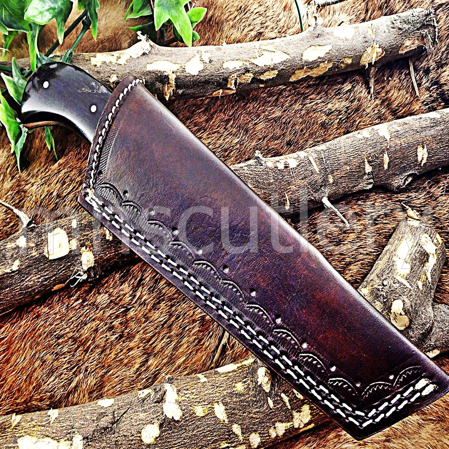 Damascus Steel Tanto Fixed Blade Hunter Skinner Knife / Bull Horn Handle