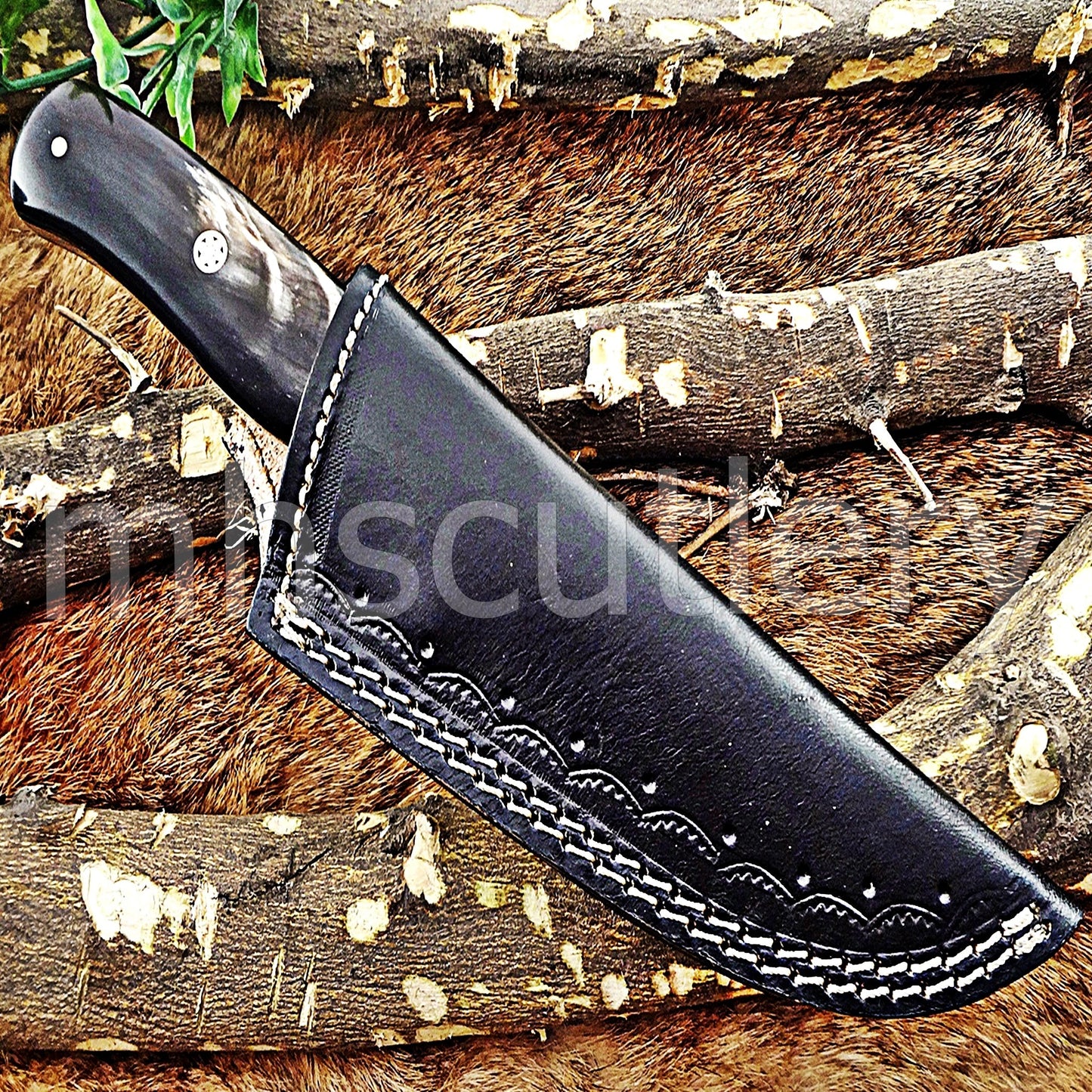 Handmade Damascus Steel Fancy Hunting Skinner Knife / Bull Horn Handle