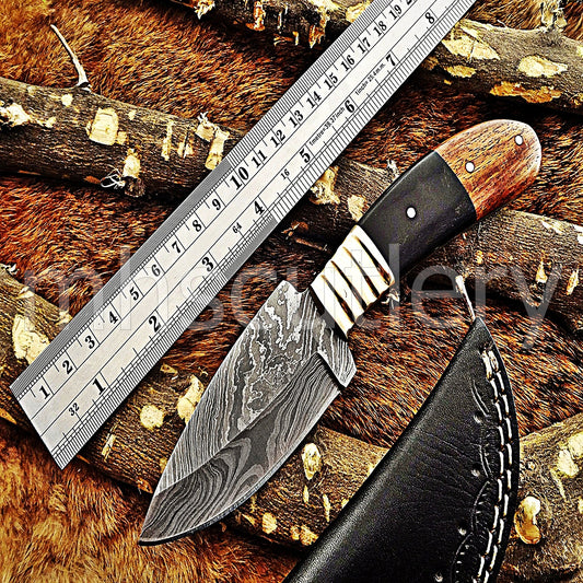 Custom Made Damascus Steel Fancy Hunter Skinning Knife