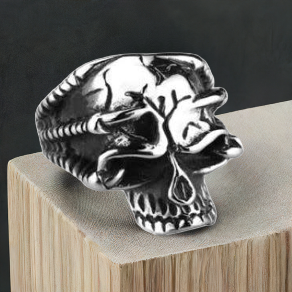 R149 Stainless Steel Broken Skull Face Talons Biker Ring